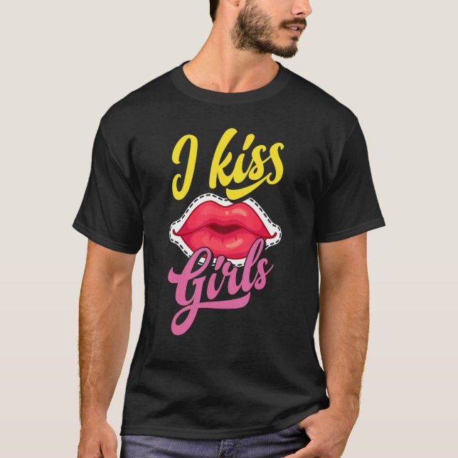 I Kiss Girls Lesbian Lgbt Graphic T-Shirt (Vorderseite)