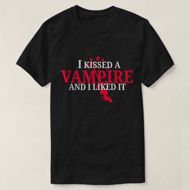 I Kissed A Vampire And I Liked It  T-Shirt (Design vorne)