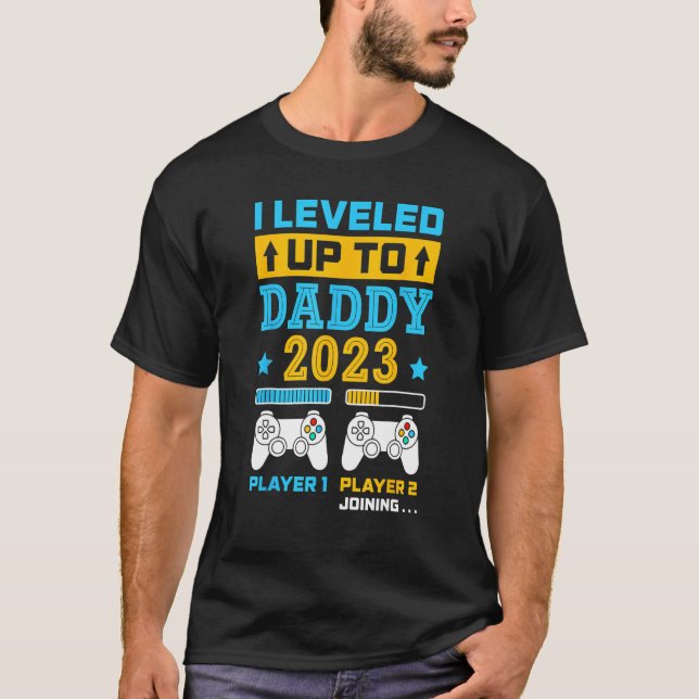I Leveled Up To Daddy 2023 Soon To Be Dad Fathers  T-Shirt (Vorderseite)