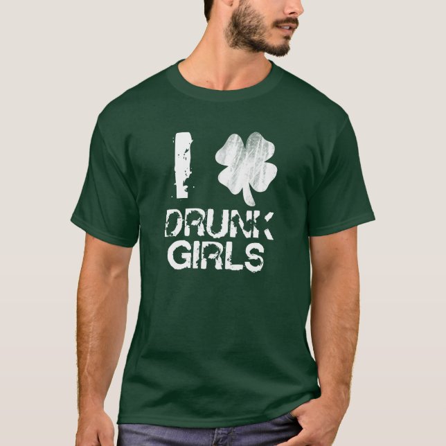 I Liebe-betrunkenes Mädchen-Kleeblatt-Shirt T-Shirt (Vorderseite)