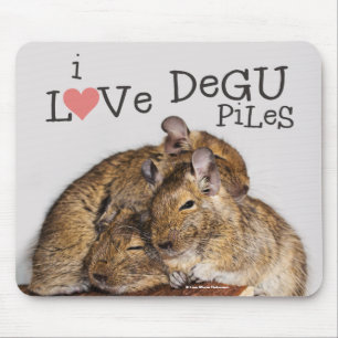 I Liebe Degu Piles Mousepad