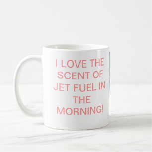 I LIEBE DER GERUCH DES TURBINENTREIBSTOFFS AM KAFFEETASSE
