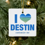 I Liebe Destin Florida Beach Trip Custom Weihnacht Keramikornament<br><div class="desc">Ich Liebe Destin Florida Weihnachtsschmuck mit einem niedlichen herzförmigen Foto des Ozeans Meer. Schöne Küstengewässer machen mich glücklich im Sommerurlaub. Ein niedliches Geschenk für den persönlichen Einkauf.</div>