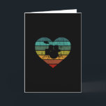 I Liebe Drums Retro Herz Karte<br><div class="desc">Du hast Liebe,  Drums auf Drums zu spielen? Dann zeigen Sie,  wie Sie trommeln mit den Drumsticks auf dem Drum-Set beim Rock-Konzert. Du Set den Rhythmus für deine Rockband. Retro-Design für Trommler.</div>