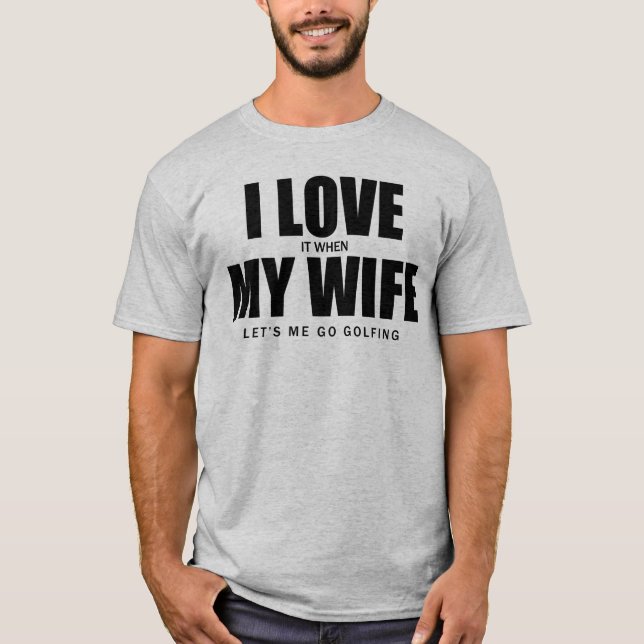 I Liebe es, als meine Ehefrau mich Golf zu spielen T-Shirt (Vorderseite)