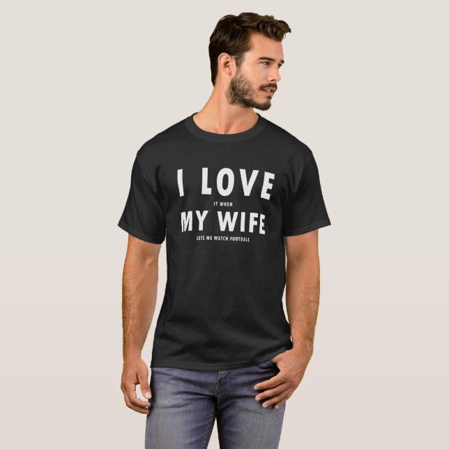 I Liebe es, wenn meine Ehefrau mich Fußball T-Shirt (Vorne ganz)
