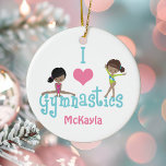 I Liebe Gymnastik Niedlich American Girl Keramik Ornament<br><div class="desc">Dieses niedliche I Liebe Gymnastik Weihnachtsgeschenk zeigt ein kleines schwarzes Mädchen und ein hispanisches Kind darstellend auf den Briefen. Ein schöner zeichn eines afroamerikanischen Turniers.</div>