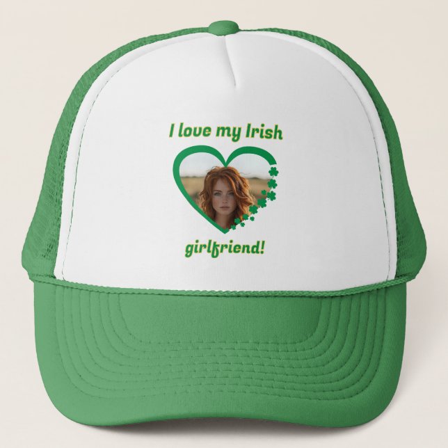 I Liebe My Irish Girlfriend St Patrick's Kleeblatt Truckerkappe (Vorderseite)