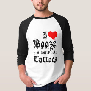 I Liebe-Schnäpse und Mädchen mit Tätowierungen T-Shirt