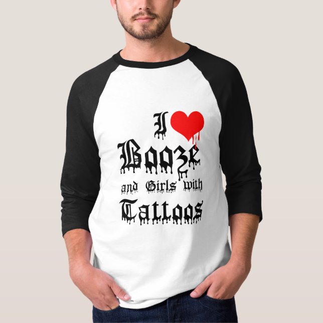 I Liebe-Schnäpse und Mädchen mit Tätowierungen T-Shirt (Vorderseite)