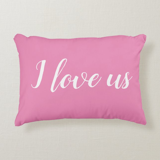 "I Liebe us" auf Hübschem Rosa und Weiß Dekokissen (Vorderseite)