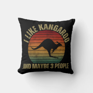 I LIKE KANGAROO AND MAYBE 3 PEOPLE KISSEN