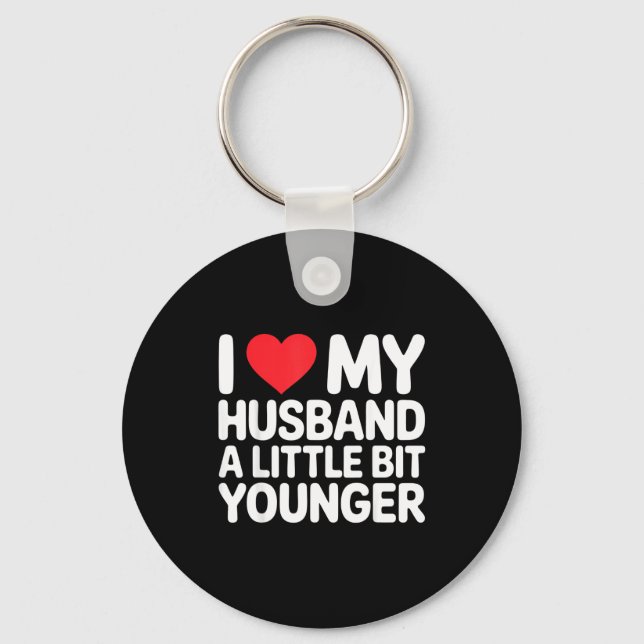 I Like My Husband A Little Bit Younger Funny Sayin Schlüsselanhänger (Vorderseite)