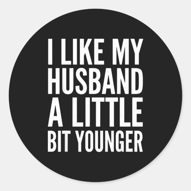 I Like My Husband Little Bit Younger Funny Present Runder Aufkleber (Vorderseite)