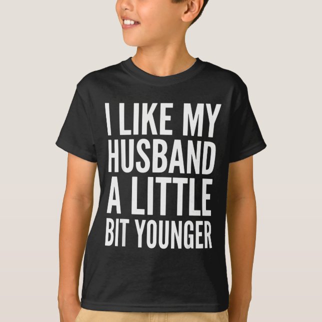 I Like My Husband Little Bit Younger Funny Present T-Shirt (Vorderseite)