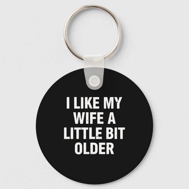 I Like My Wife A Little Bit Older Funny Saying Wom Schlüsselanhänger (Vorderseite)