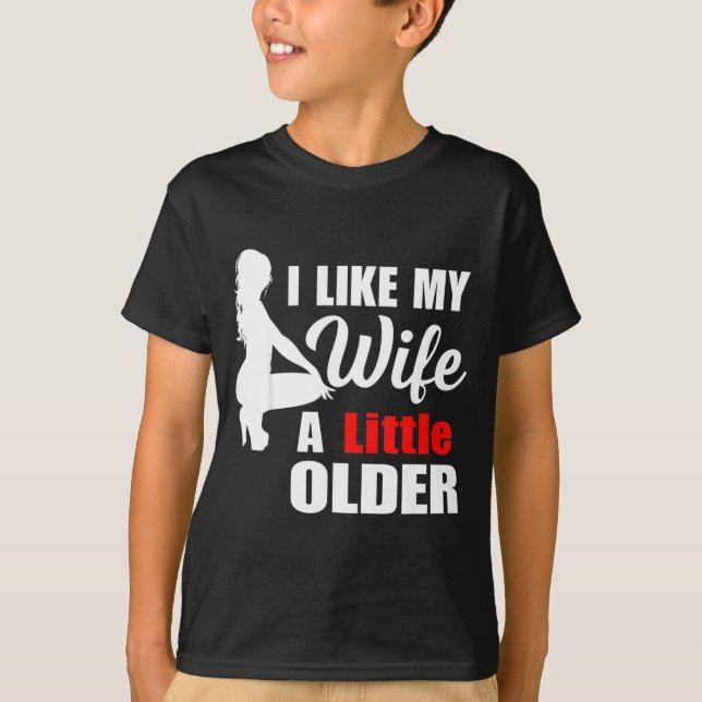 I Like My Wife Retro A Little Older Sarcastic Suse T-Shirt (Vorderseite)