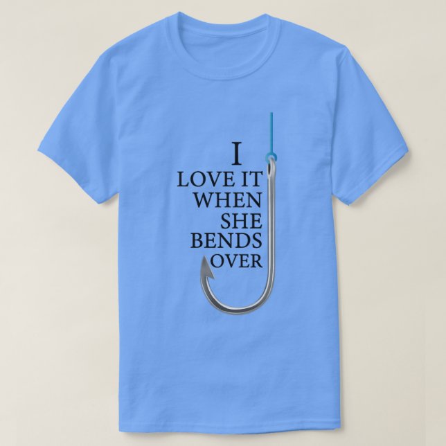 I Love It When She Bends Over Funny Fishing T-Shirt (Design vorne)