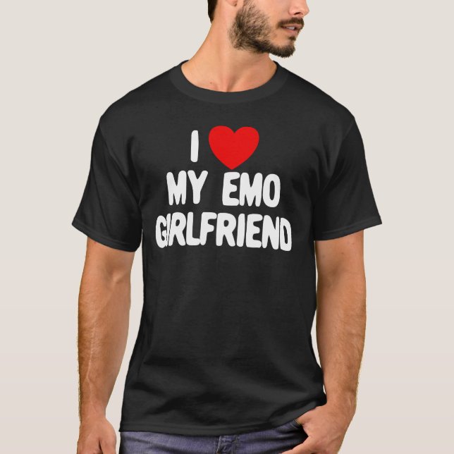 i Love My Emo Girlfriend Red Heart Emo Girlfriend T-Shirt (Vorderseite)
