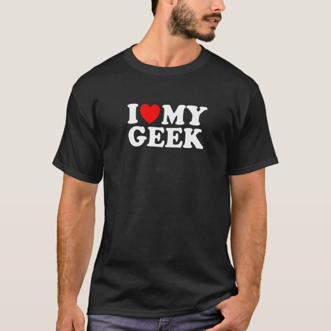 I Love My Geek, I Heart My Geek   Nerdy Nerd T-Shirt (Vorderseite)
