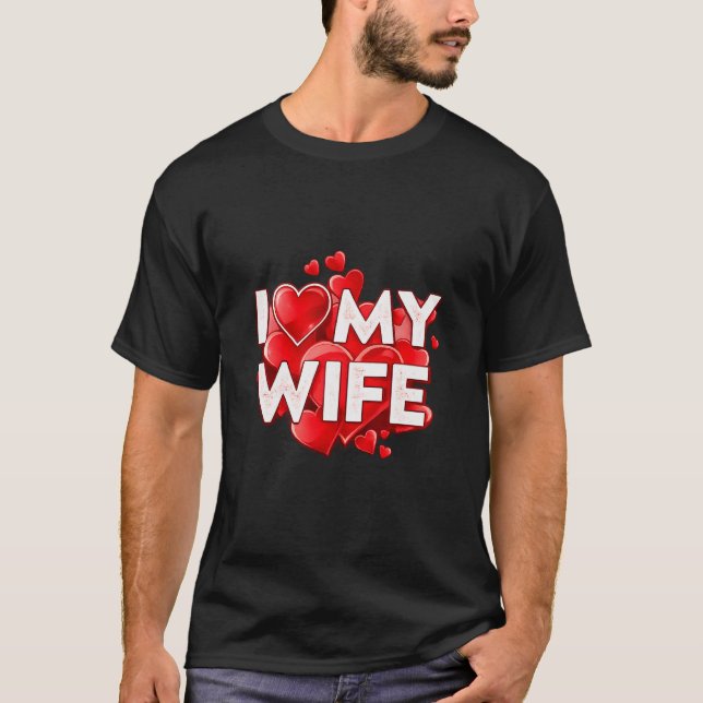 I Love My Wife – Romantic Heart Typography Design T-Shirt (Vorderseite)