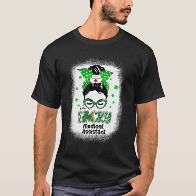I M Lucky Medical Assistant Messy Bun St Patricks T-Shirt (Vorderseite)