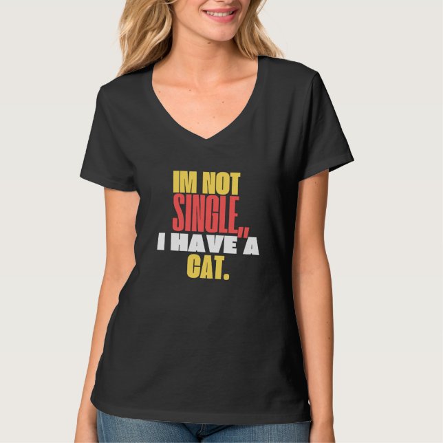 I’m Not Single, I Have a Cat  Cute Tshirt women (Devant)
