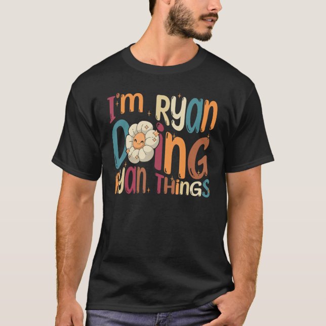 I m Ryan Doing Ryan Things  Groovy Retro Ryan T-Shirt (Vorderseite)