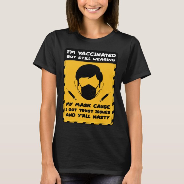 I m vaccinated but still wearing my mask T-Shirt (Vorderseite)