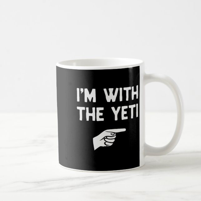 I’m With The Yeti Funny Halloween Matching Costume Kaffeetasse (Rechts)