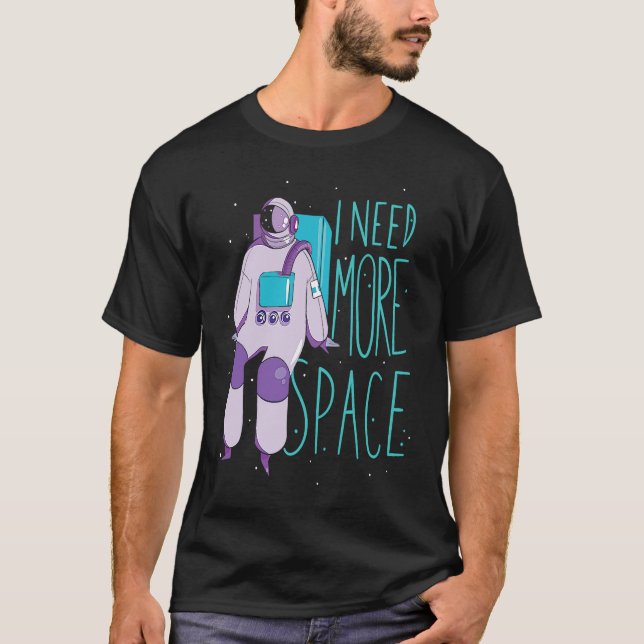 I Need More Space And Galaxies Space Astronaut T-Shirt (Vorderseite)