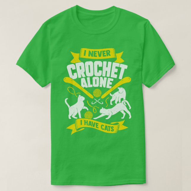 I Never Crochet Alone I Have Cats  T-Shirt (Design vorne)