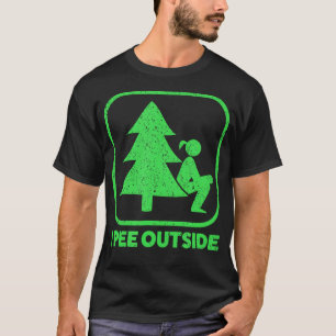 I piss Outside Girl Sign Funny Camping Wandern T-Shirt