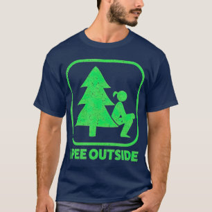 I piss Outside Girl Sign Funny Camping Wandern T-Shirt