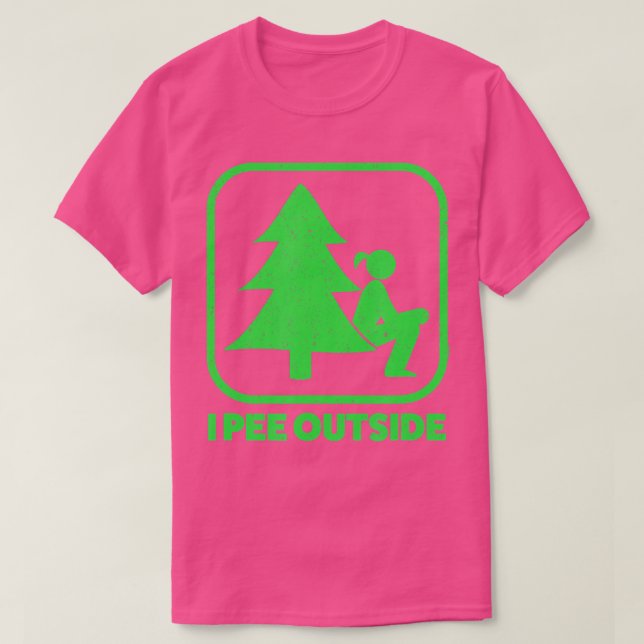I Piss Outside Girl Sign Funny Camping Wandern T-Shirt (Design vorne)
