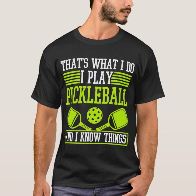 I Play Pickleball And I Know Things Pickleball Pad T-Shirt (Vorderseite)