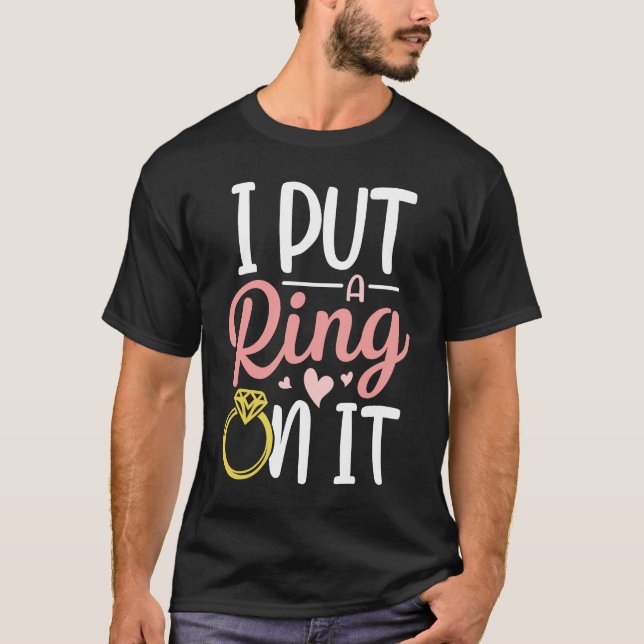 I Put A Ring On It Engagement Engaged Future Husba T-Shirt (Vorderseite)