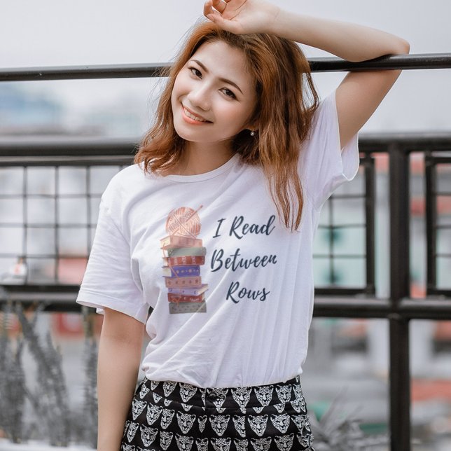 I Read Between Rows Crochet Knitting Book Lover Tri-Blend Shirt (Von Creator hochgeladen)