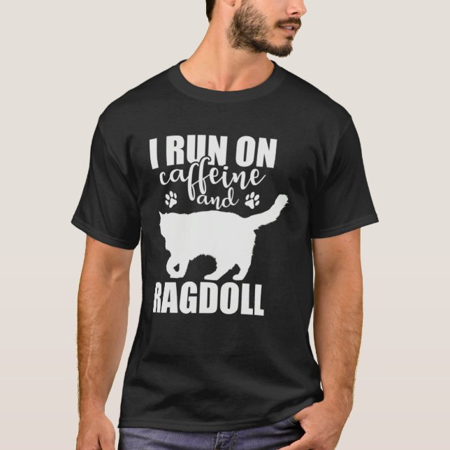I Run on Caffeine and Ragdoll domestic Cat T-Shirt (Vorderseite)