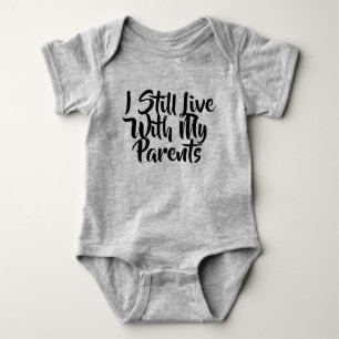 I STILL LIVE WITH MY ELTERN BABY BODYSUITE STRAMPLER