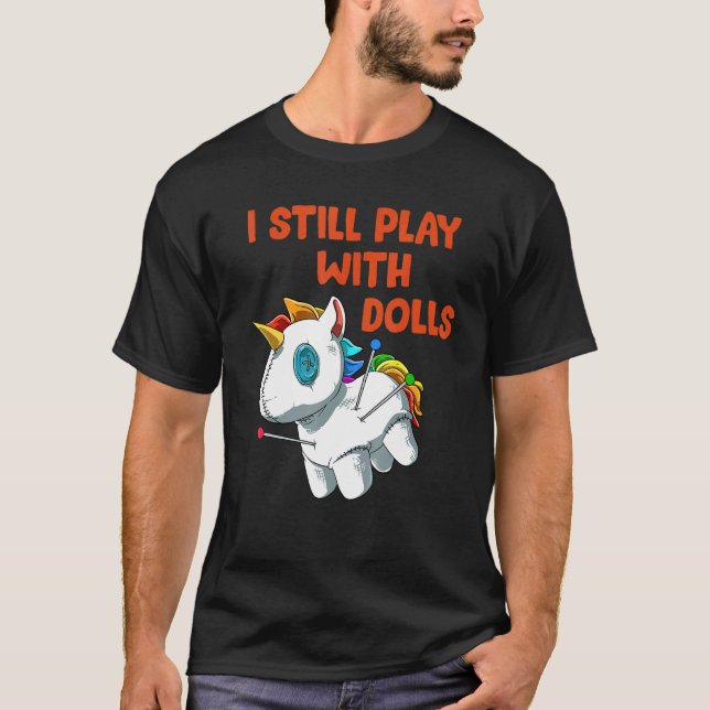 I Still Play With Dolls Voodoo Doll Unicorn T-Shirt (Vorderseite)