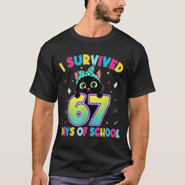 I Survived 67 Days Of School Funny Cat Six Seven M T-Shirt (Vorderseite)