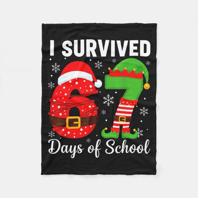 I Survived 67 Days Of School Funny Elf Christmas S Fleecedecke (Vorderseite)