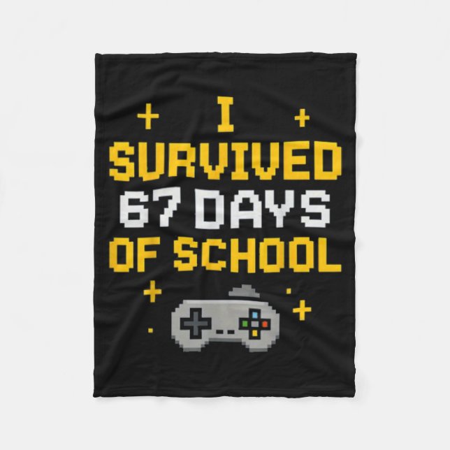 I Survived 67 Days Of School Funny Gamer Student M Fleecedecke (Vorderseite)