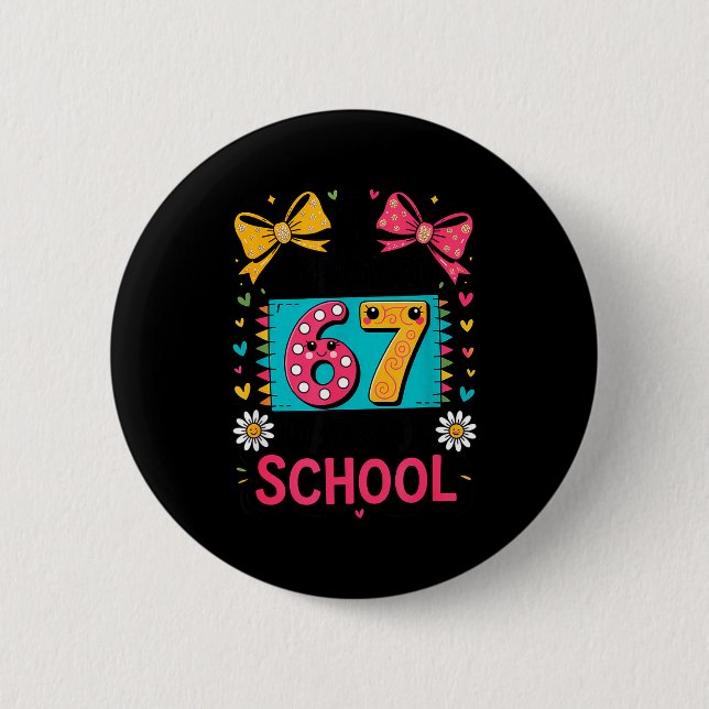 I Survived 67 Days Of School Funny Meme Teacher Me Button (Vorderseite)