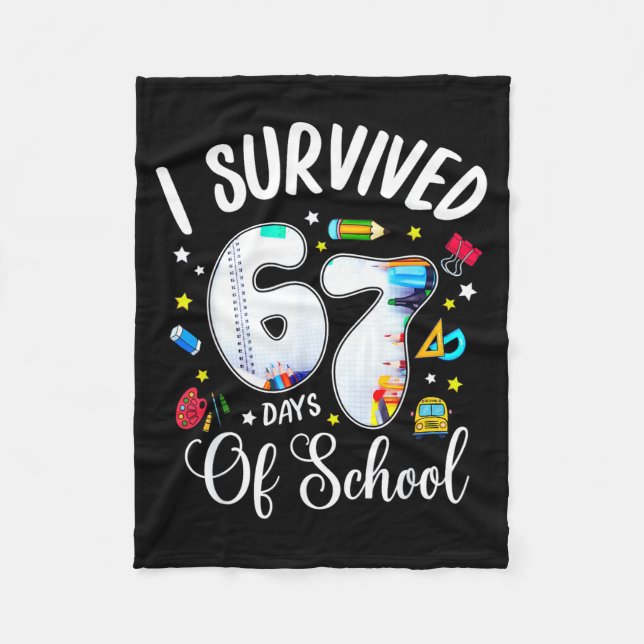 I Survived 67 Days Of School Funny Meme Teacher St Fleecedecke (Vorderseite)