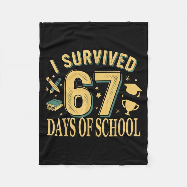 I Survived 67 Days Of School Funny Meme Teacher St Fleecedecke (Vorderseite)