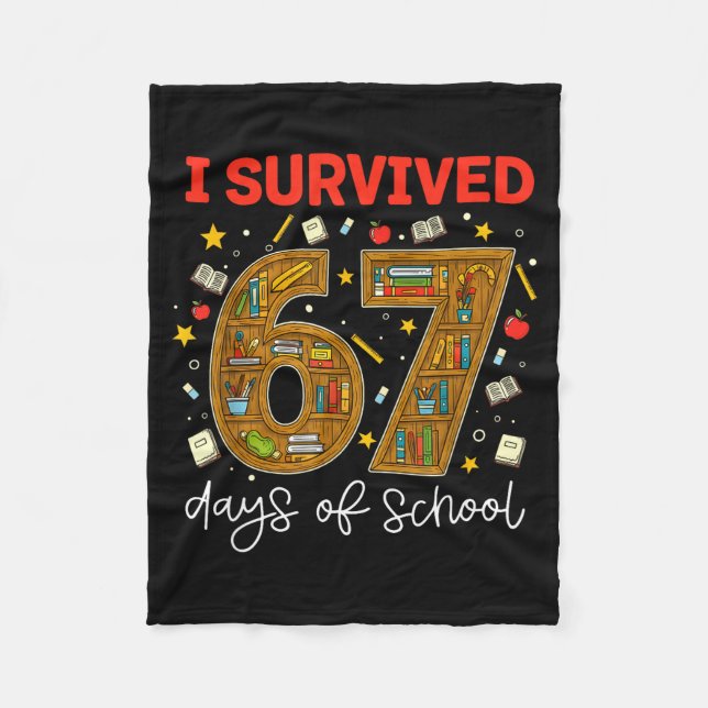 I Survived 67 Days Of School Funny Meme Teacher St Fleecedecke (Vorderseite)