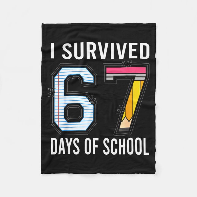 I Survived 67 Days Of School Funny Six Seven 6 7 M Fleecedecke (Vorderseite)