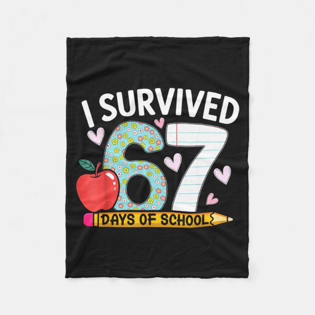 I Survived 67 Days Of School Funny Student Style  Fleecedecke (Vorderseite)